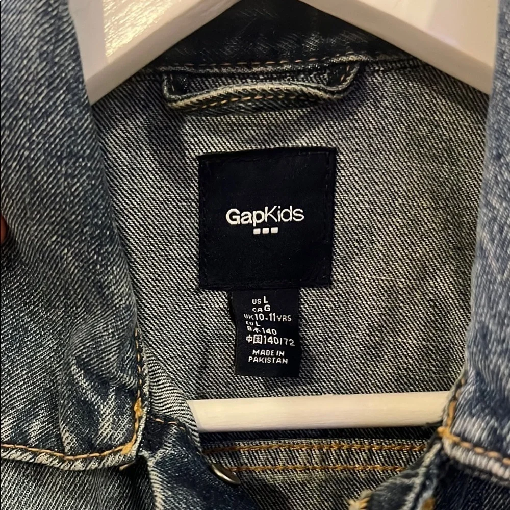 Gap Kids Distressed Denim Jacket Size 10/11 Large